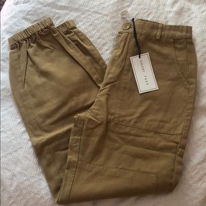 NWT camel linen cargo joggers